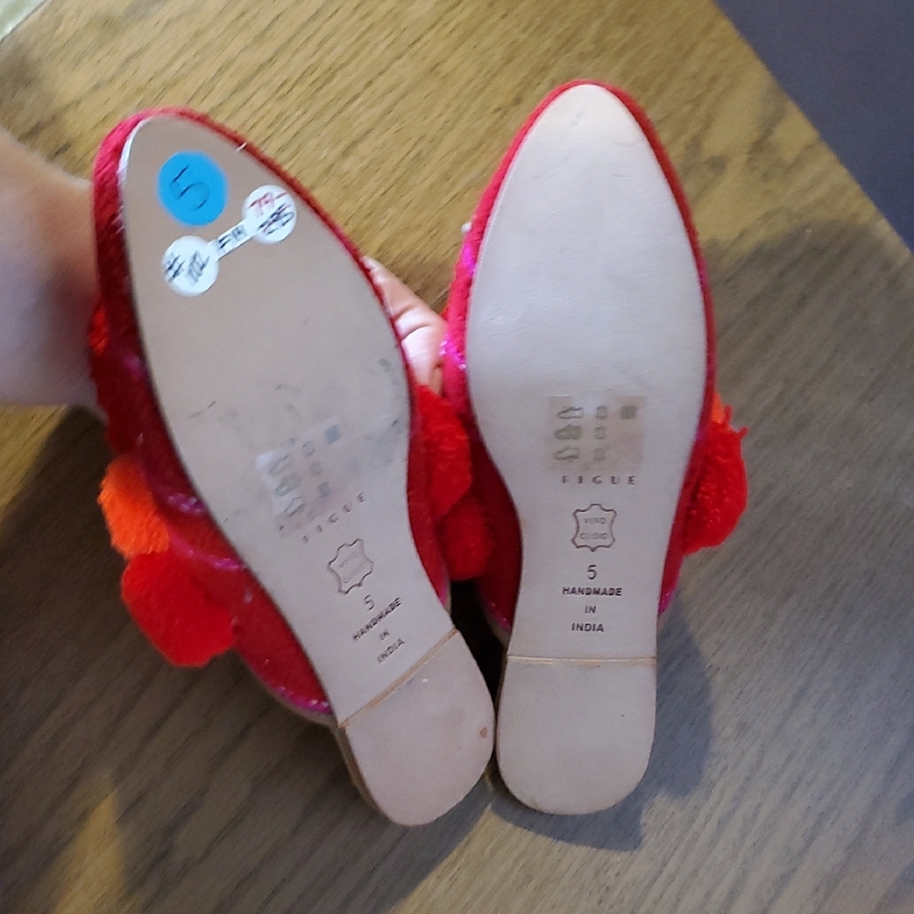 Colorful Pom-Pom Figue Shoes - Picture 4 of 6